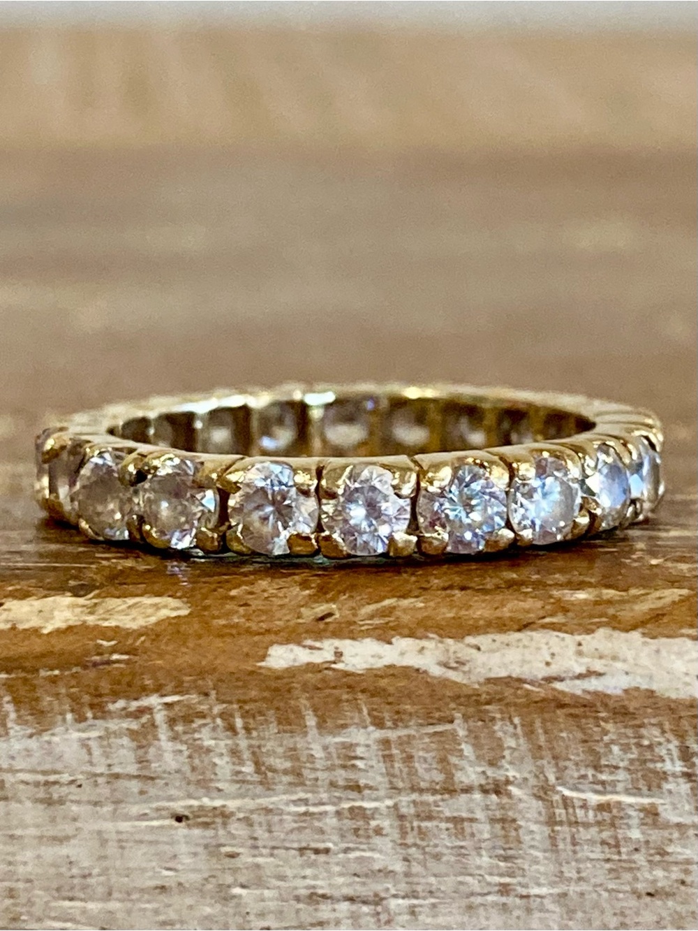 Gold Tone Eternity Band Ring Clear Stones Size 8 - Has a Crack - Picture 5 of 17